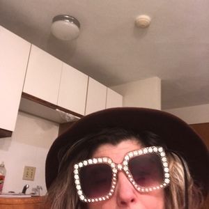 Meet your Posher, Victoria